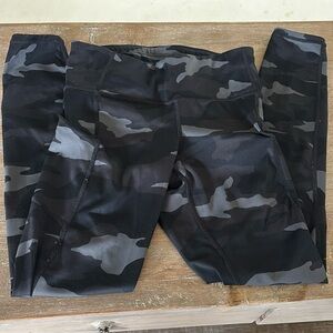 Athleta Camo Leggings in xxs